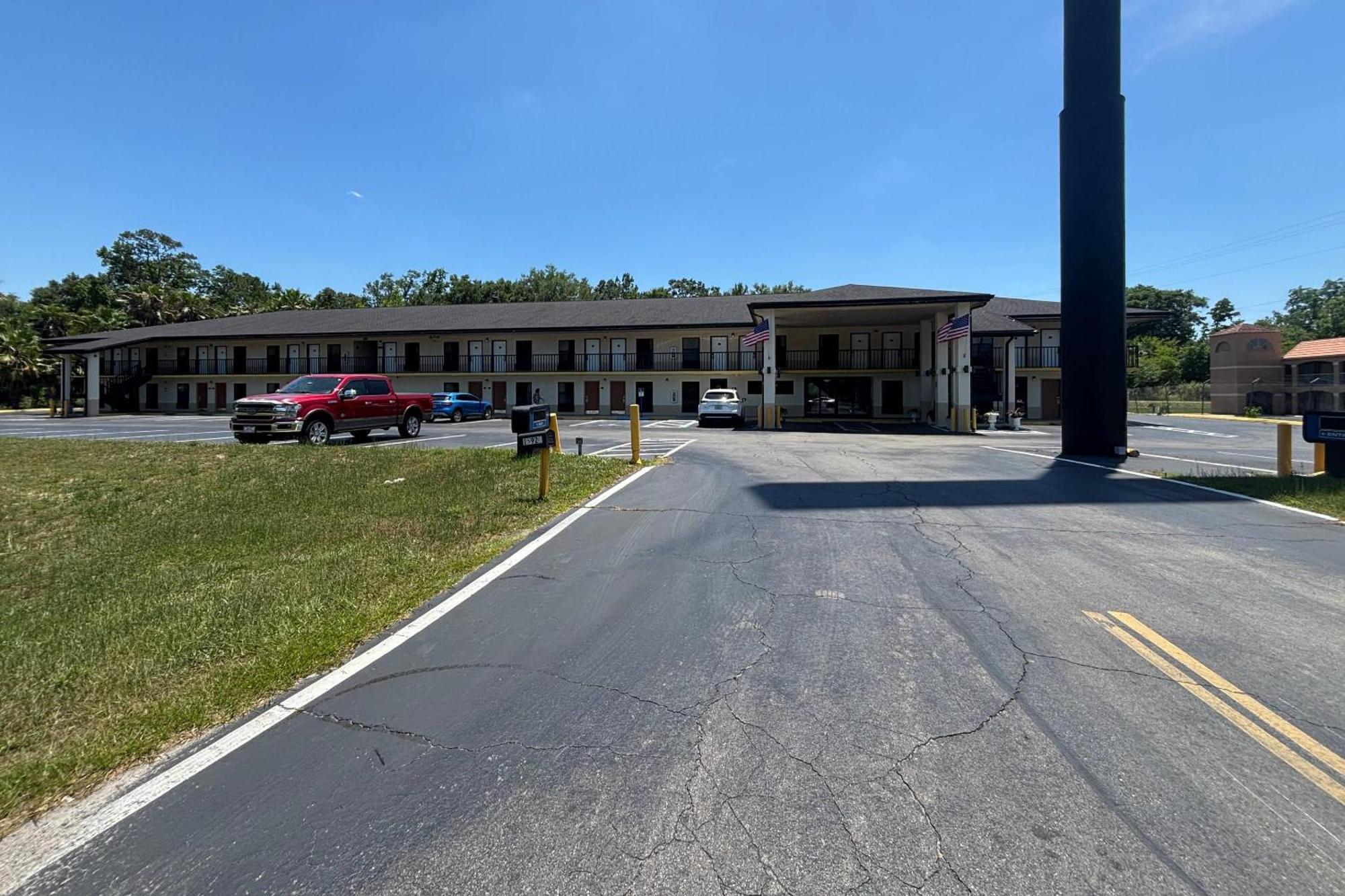 High Springs Inn Soon To Be Clarion Pointe Alachua Exterior photo