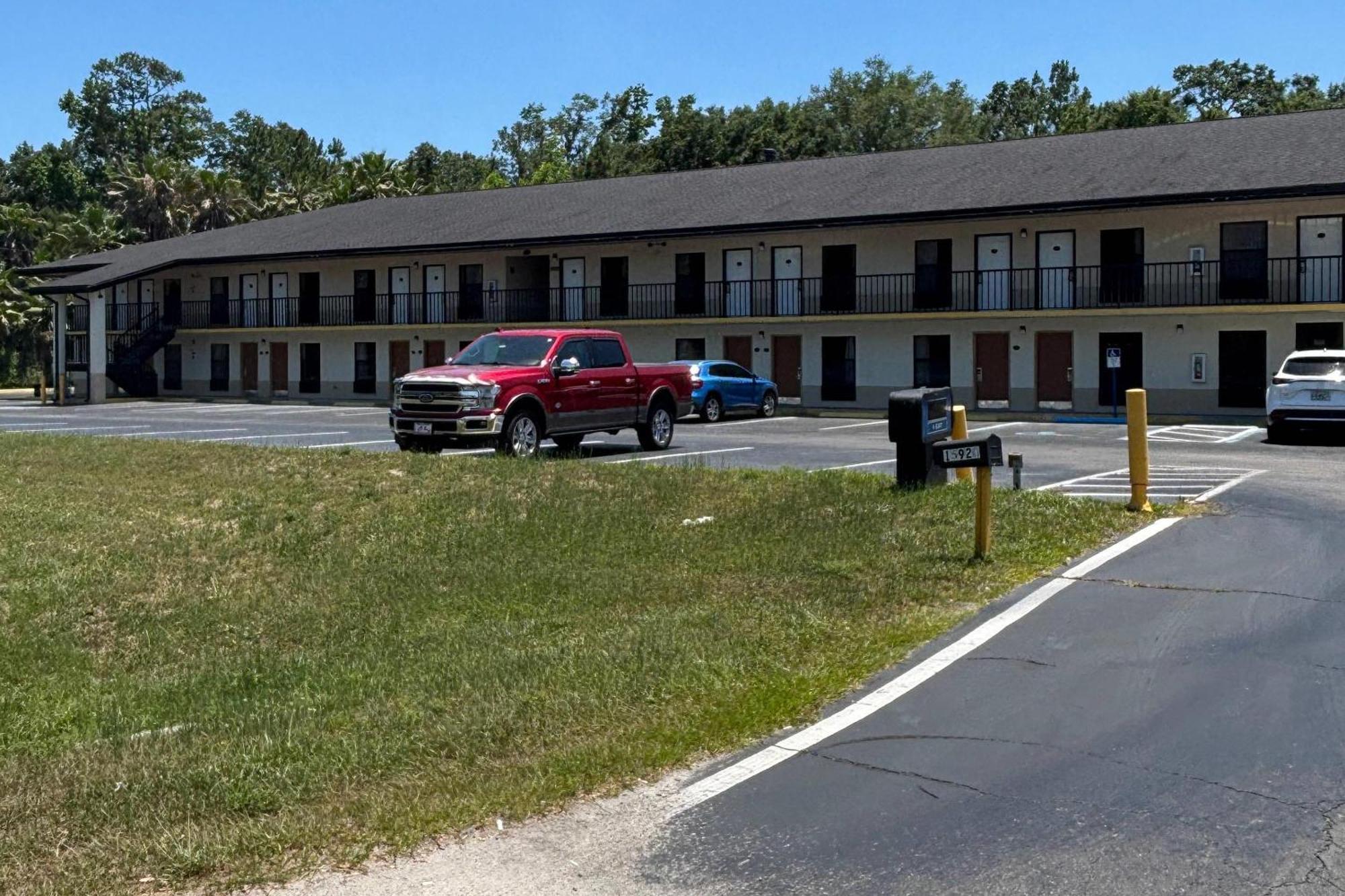 High Springs Inn Soon To Be Clarion Pointe Alachua Exterior photo