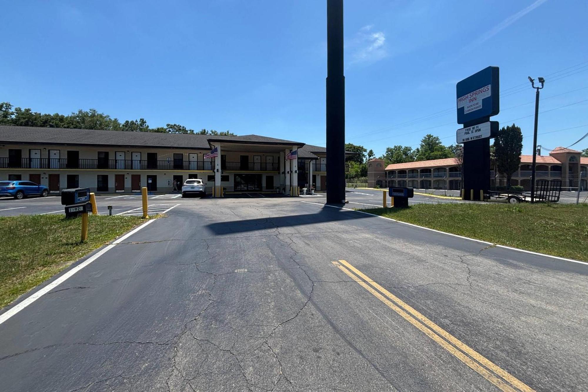 High Springs Inn Soon To Be Clarion Pointe Alachua Exterior photo
